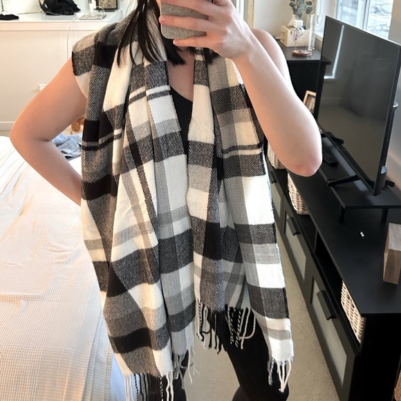 NWOT Reitmans Scarf - Picture 2 of 4